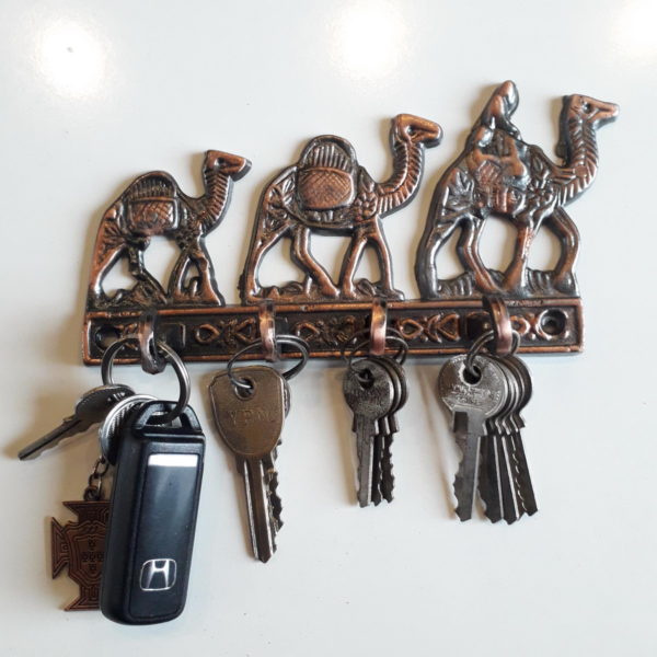Camel Shaped Metal Key Hanger - Image 4
